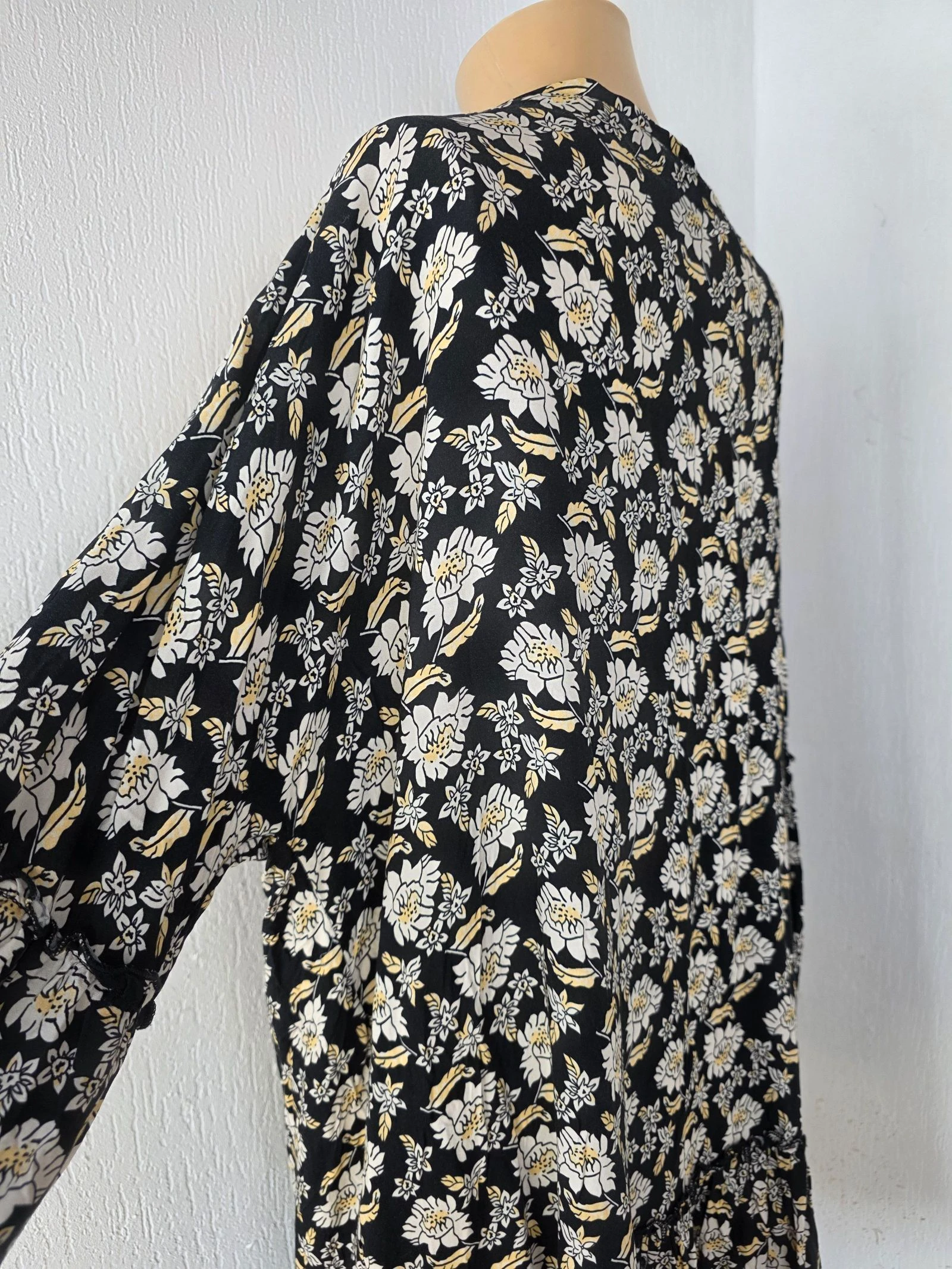 Vestido boêmio floral Chantal B tamanho único 36 ao 42/44 medidas descritivas – photo 5